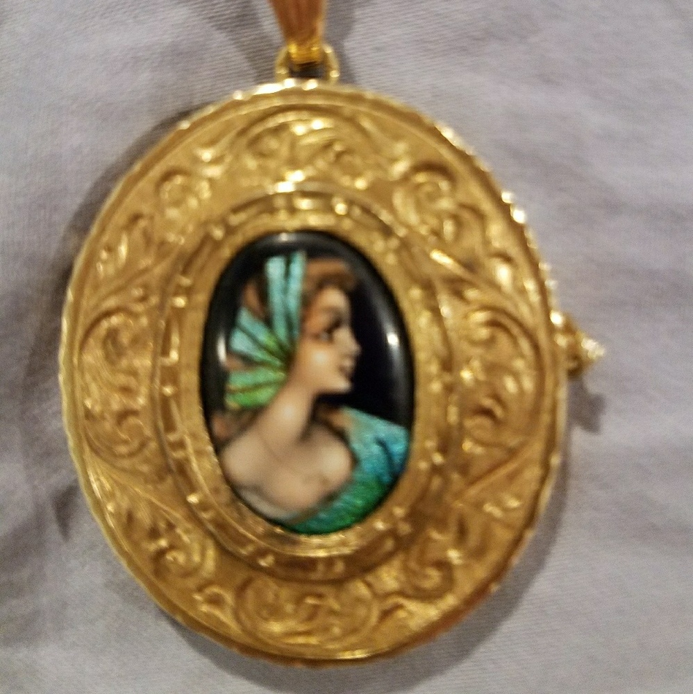 WOW! Antique 14k oval locket, crafted French L@@k!